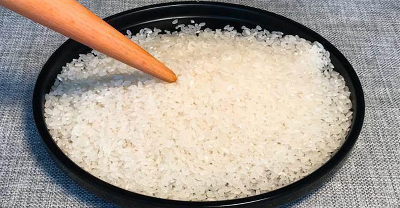 蒸米飯不要只加水了，教你飯店常用秘方，米飯香軟可口不粘鍋